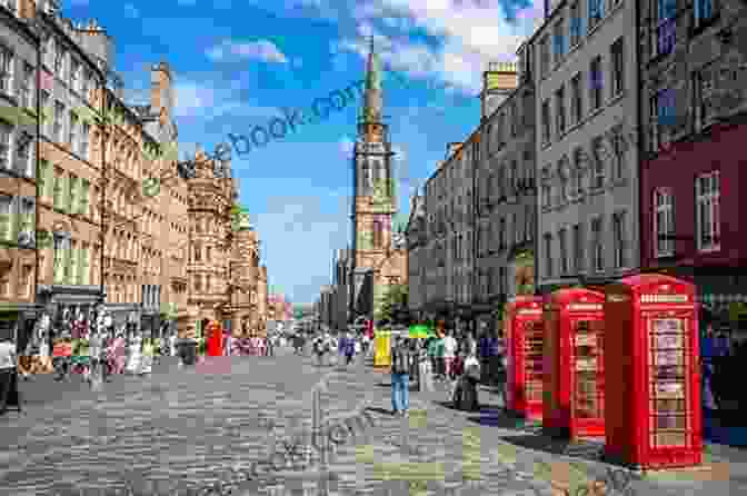 Bustling Royal Mile With Historic Buildings And Colorful Shops Top 20 Things To See And Do In Edinburgh Top 20 Edinburgh Travel Guide (Europe Travel 38)