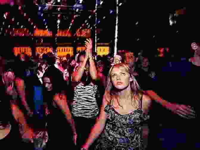 People Dancing And Having Drinks At A Nightclub In The Meatpacking District Of Manhattan. Come With Me To New York: A Newyorker Guides You In The Big Apple